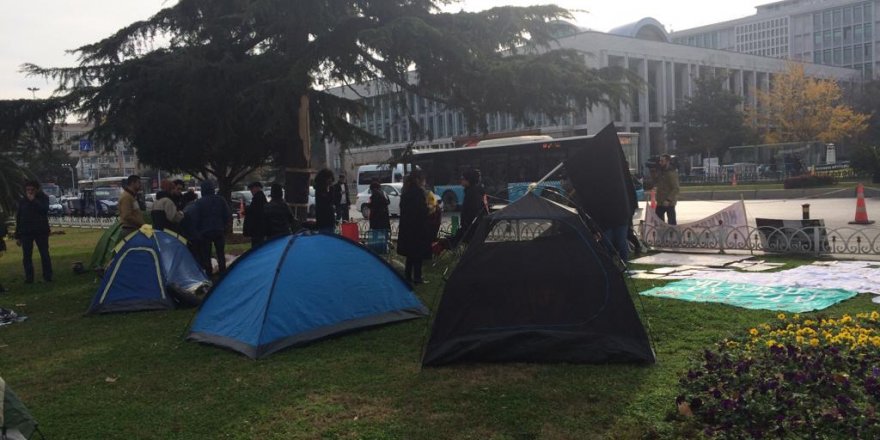 İBB ÖNÜNDEKİ FAYTON PROTESTOSU DEVAM EDİYOR 