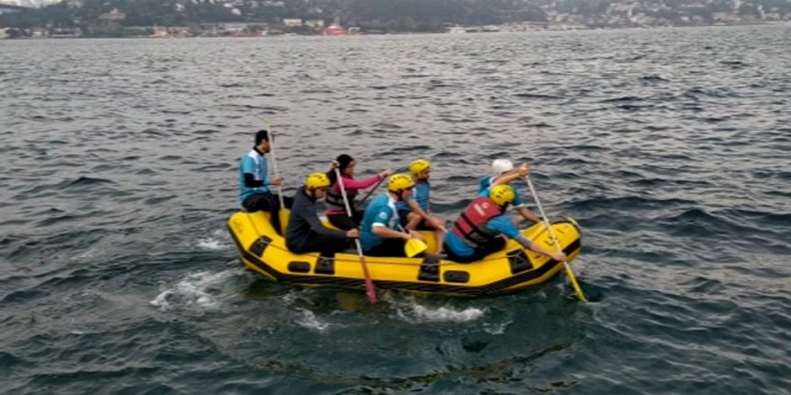 Lodosta Mahsur Kalan Balıkçıyı Raftingciler Kurtardı