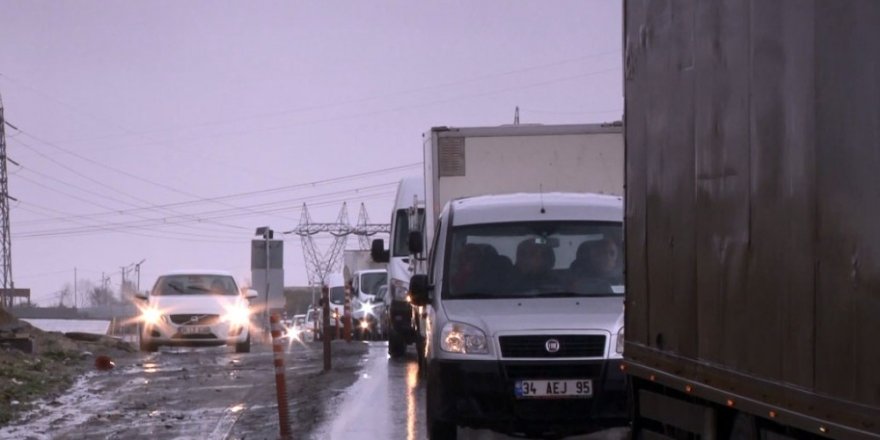 Arnavutköy’de Otomobil Taksiyle Çarpıştı: 1 Yaralı