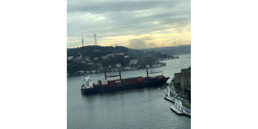 İstanbul Boğazı’nda Rumeli Hisarı Açıklarında Bir Yük Gemisi Kıyıya Çarptı. Olay Yerine Çok Sayıda Ekip Sevk Edildi.