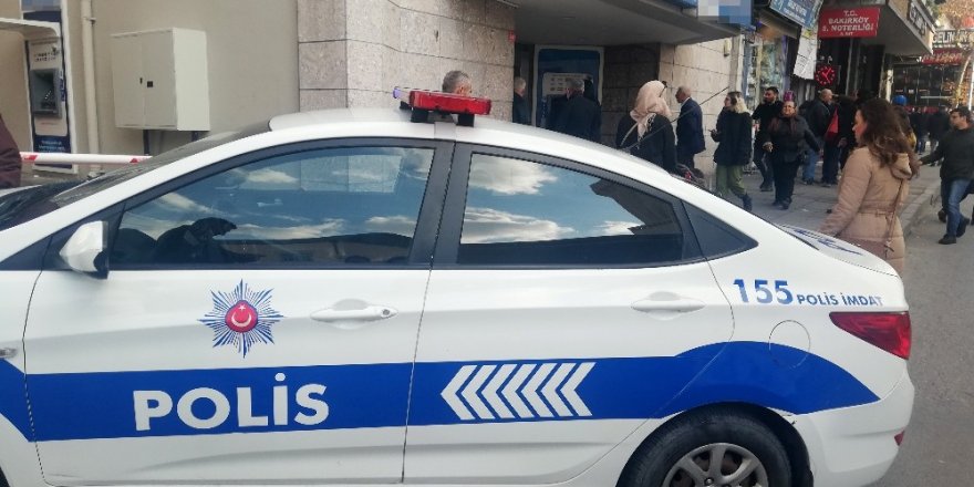 Avcılar Merkez Mahallesi Reşitapaşa Caddesi’nde Bir Banka Şubesinde Silahlı Soygun Gerçekleşti.