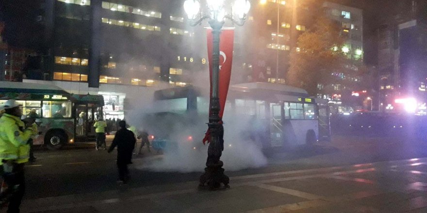 ANKARA KIZILAY MEYDANI'NDA OTOBÜS YANGINI