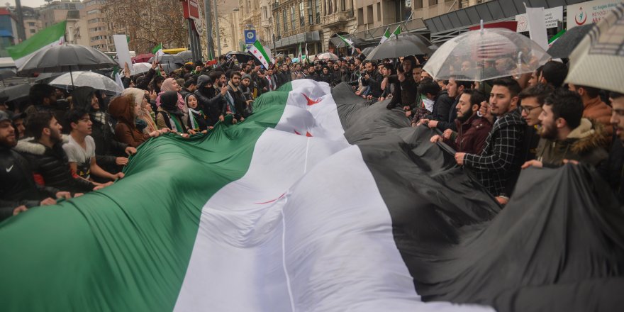 İSTİKLAL CADDESİ'NDE İDLİB PROTESTOSU