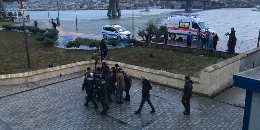 Unkapanı Köprüsü’nde İntihar Girişimi, Deniz Polisi Kurtardı