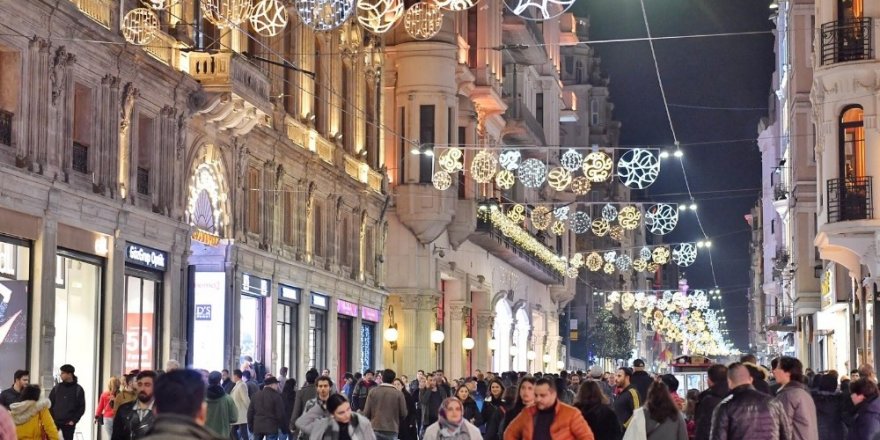 Beyoğlu Belediyesi’nden Yılbaşı Seferberliği