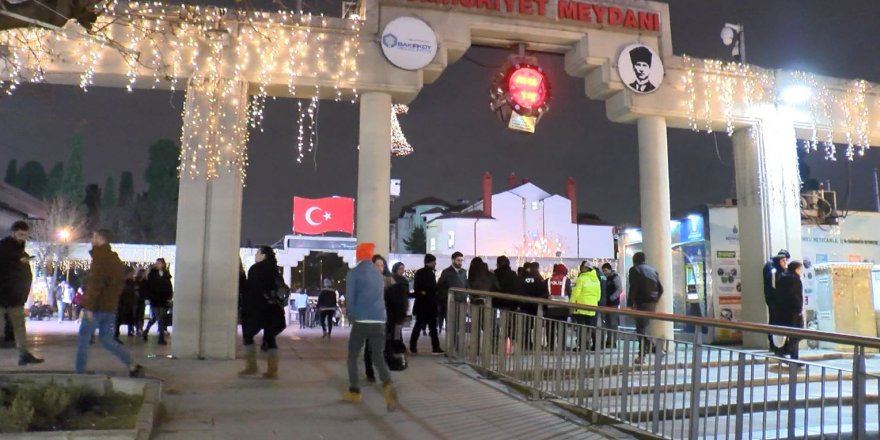 BAKIRKÖY MEYDANI'NDA YILBAŞI HAZIRLIĞI