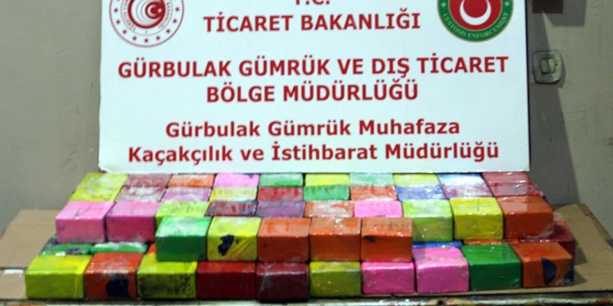 GÜRBULAK SINIR KAPISI'NDA TIR'IN YAKIT DEPOSUNDA 86,5 KİLO EROİN ELE GEÇİRİLDİ