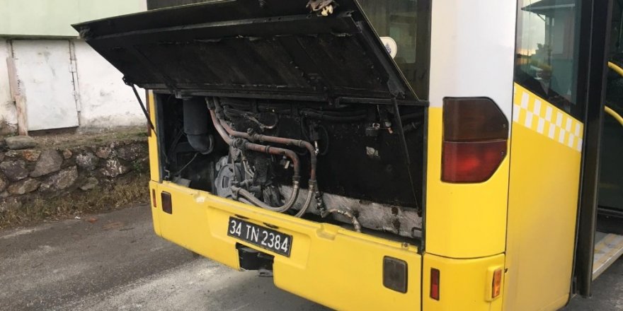 Maltepe’de Belediye Otobüsünün Motorunda Yangın