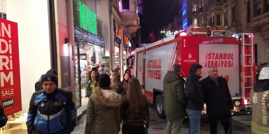 İstiklal Caddesi’ndeki Bir İş Yerinde Yangın Paniği