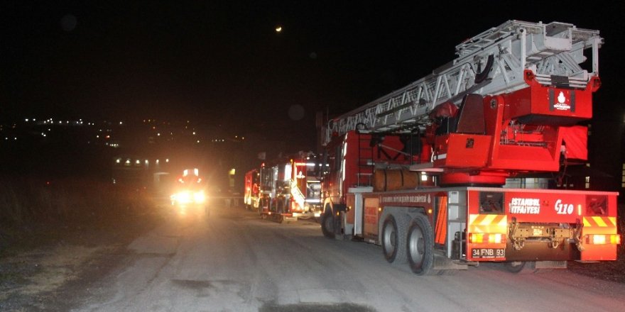 Hadımköy’de Korkutan Fabrika Yangını