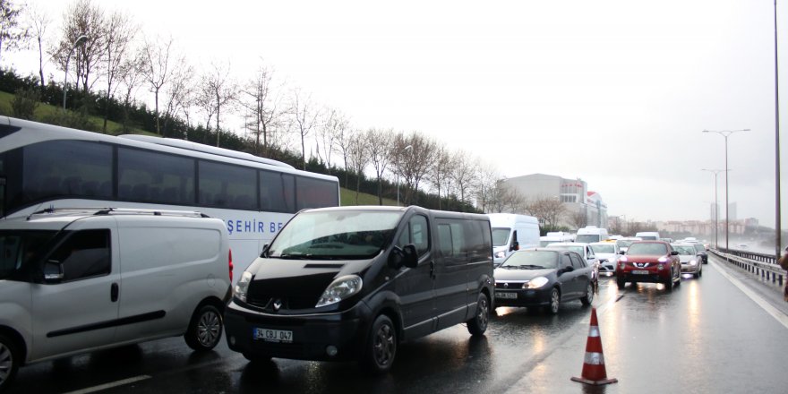 BEŞİKTAŞ TEM OTOYOLUNDA ZİNCİRLEME KAZA