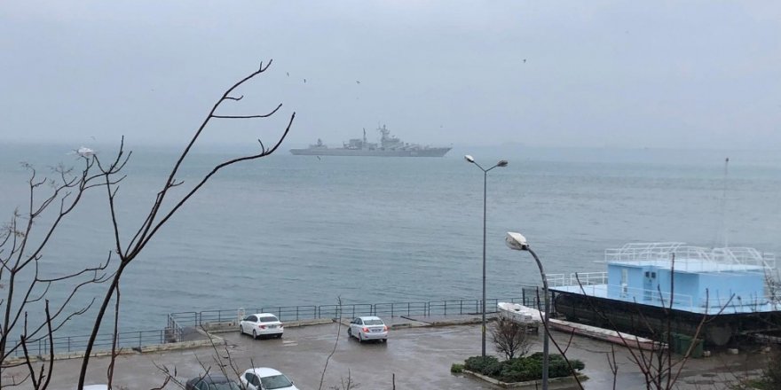 Kadıköy Açıklarında Demirleyen Rus Savaş Gemisi Görüntülendi