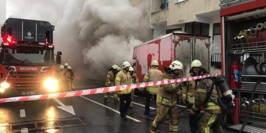 Ümraniye’de Yatak İmalathanesinde Korkutan Yangın