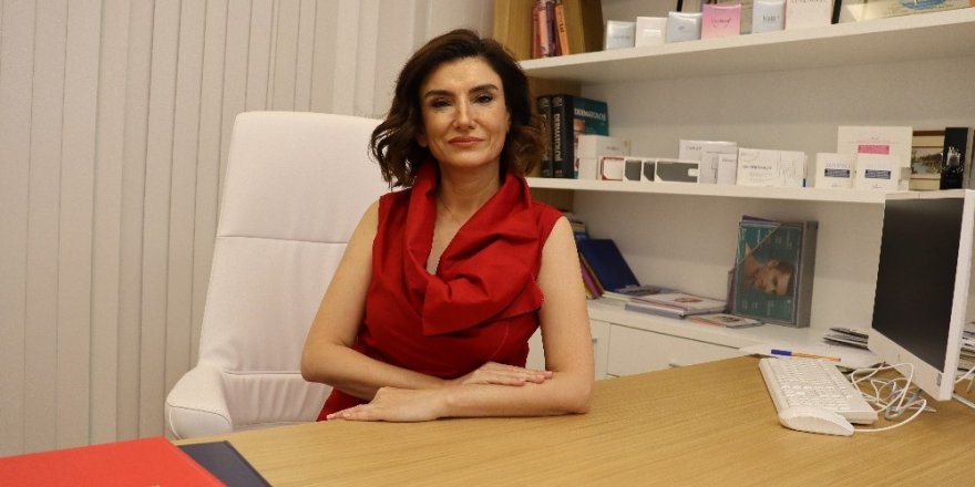 "İple Asma Yöntemi Sarkan Yanak Ve Çene Görüntüsü İçin Etkili Bir Yöntem"