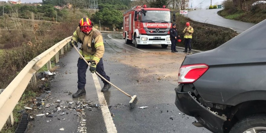 Ümraniye’de İki Araç Kafa Kafaya Çarpıştı: 2 Yaralı