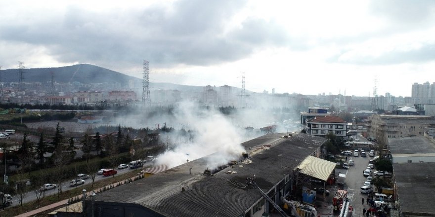 Ümraniye’de Yangın Çıkan Ambalaj Deposu Havadan Görüntülendi