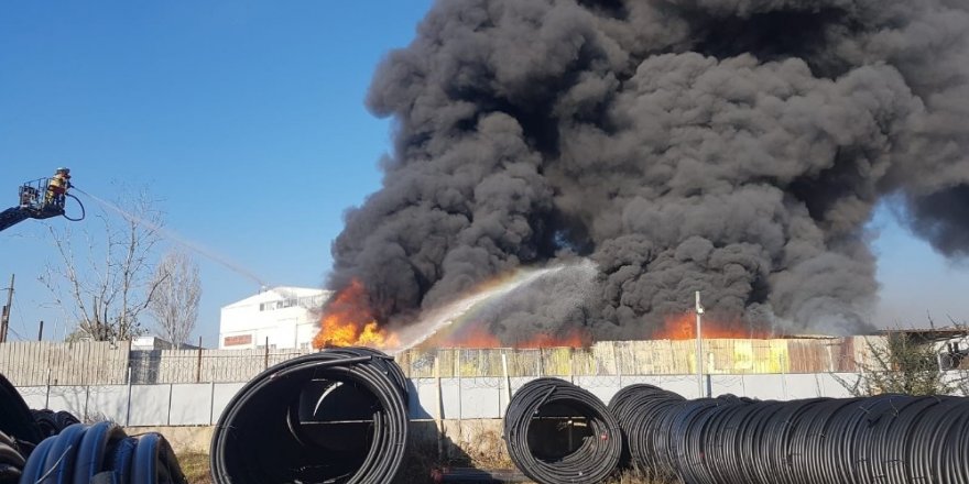 Pendik’te Korkutan İş Yeri Yangını