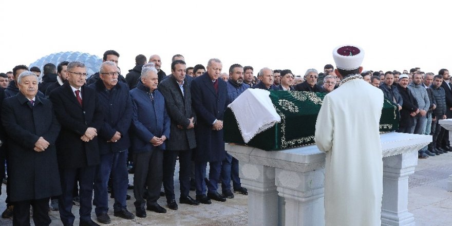 Cumhurbaşkanı Erdoğan, Büyük Çamlıca Camii’nde Bir Vatandaşın Cenazesine Katıldı