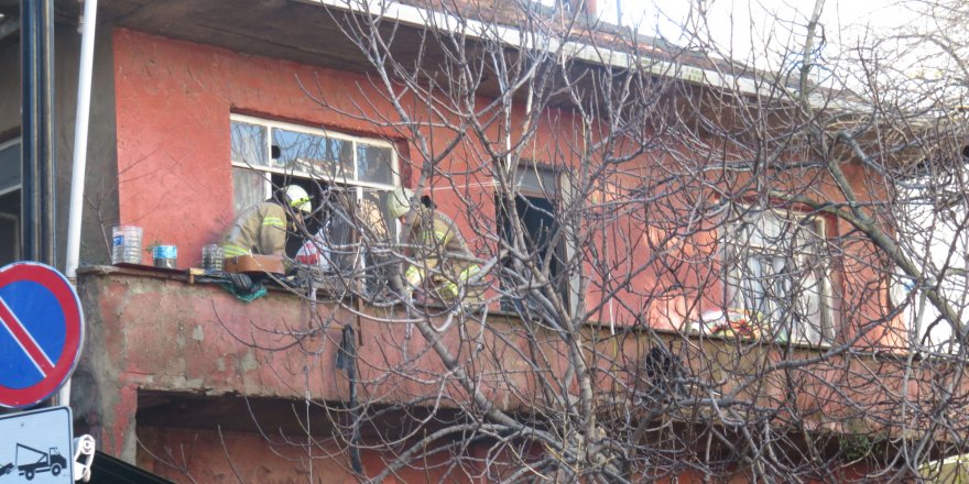 ÜMRANİYE'DEKİ YANGINDA YAŞLI KADININ EVDEN ÇIKMAMA İNADI