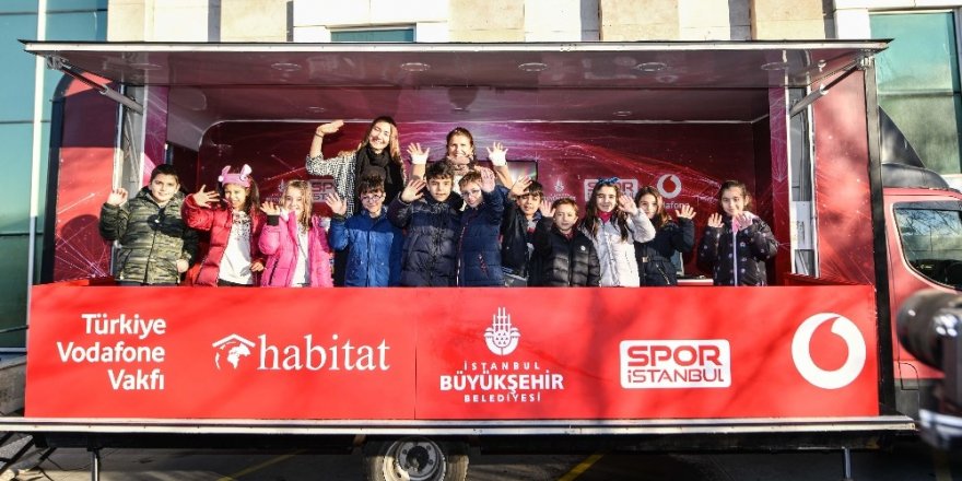 Yarını Kodlayanlar Minibüsü, 12 Haftalık İstanbul Turuna Silivrikapı’dan Başladı