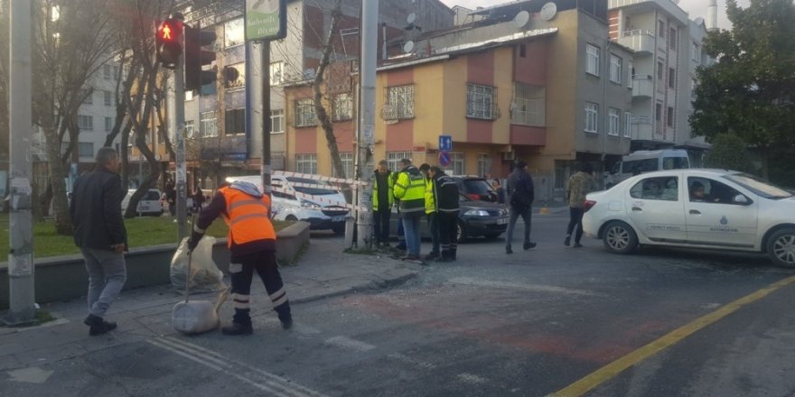 Bağcılar’da İki Araç Kaza Yaptı, Tramvay Seferleri Durdu