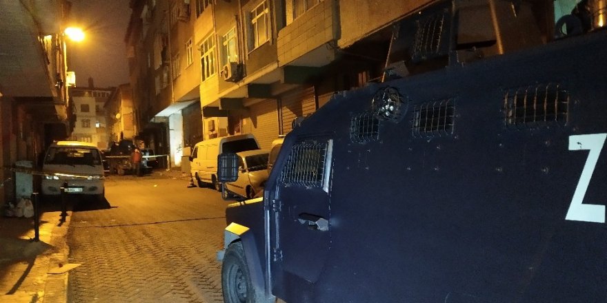 Beyoğlu’nda Silahlı Saldırı: İş Yerine Kurşun Yağdırıp Kaçtılar