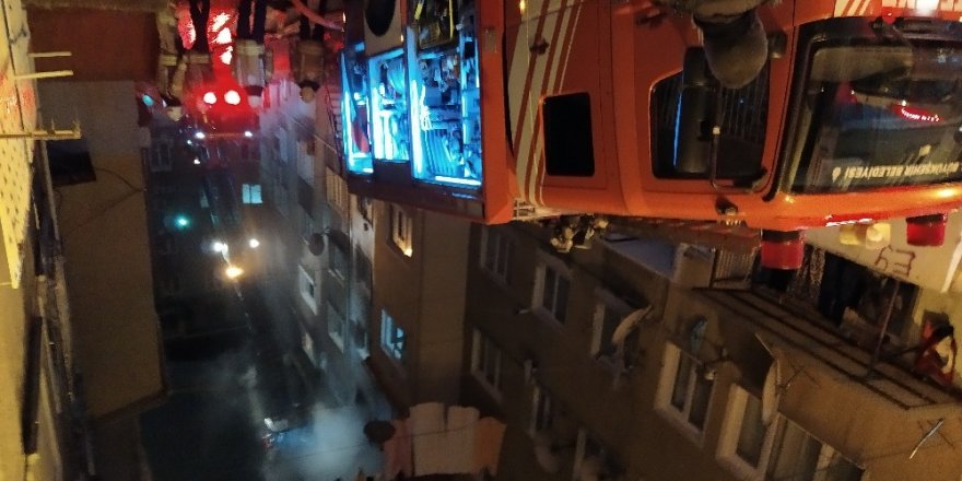 Beyoğlu’nda 5 Katlı Bina Alev Alev Yandı