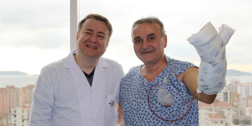 ALMANYA VE BULGARİSTAN’DA KESİLİR DENİLEN PARMAĞI TÜRK DOKTORLAR KURTARDI