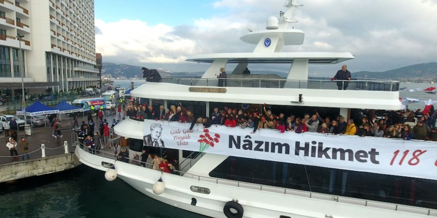 NAZIM HİKMET TARABYA'DA KARANFİLLERLE ANILDI