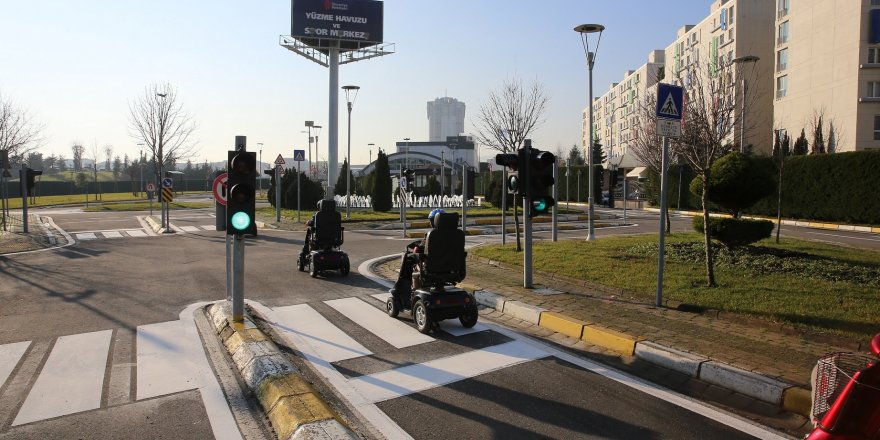 ÖĞRENCİLERE AKÜLÜ ARAÇLARLA UYGULAMALI TRAFİK EĞİTİMİ VERİLİYOR