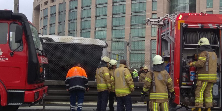 METROBÜSTE YANGIN; SEFERLER AKSIYOR(1)