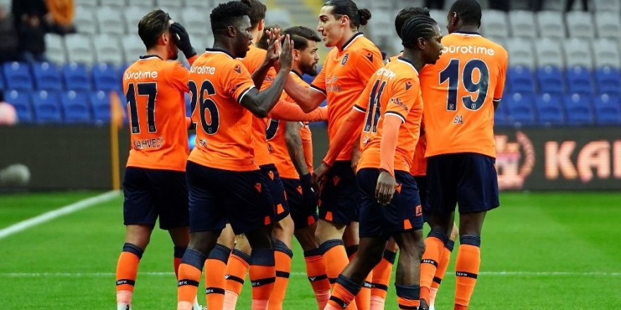 Süper Lig: Medipol Başakşehir: 4 - Yeni Malatyaspor: 0 (İlk Yarı)