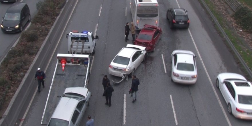 Bağcılar’da Zincirleme Kaza, Trafikte Yoğunluk Oluştu