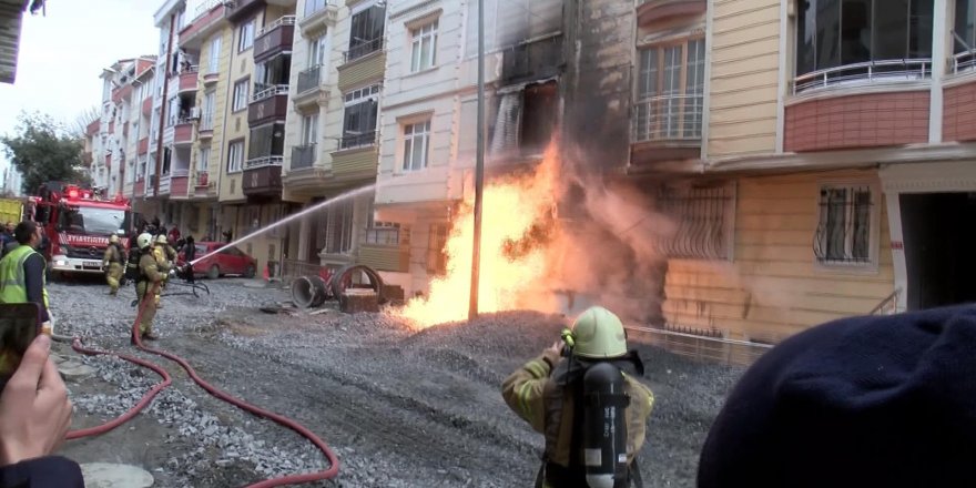 Esenyurt'ta iş makinesi doğal gaz borusunu patlattı