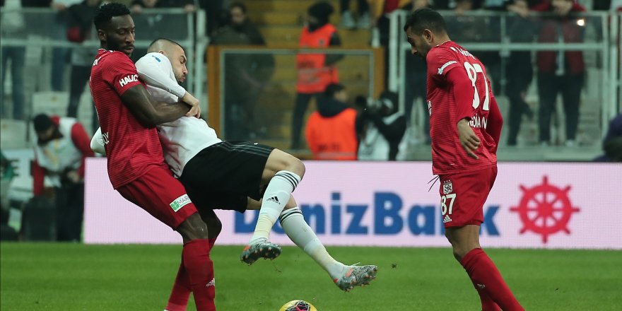 Beşiktaş bir yükseliyor, bir düşüyor