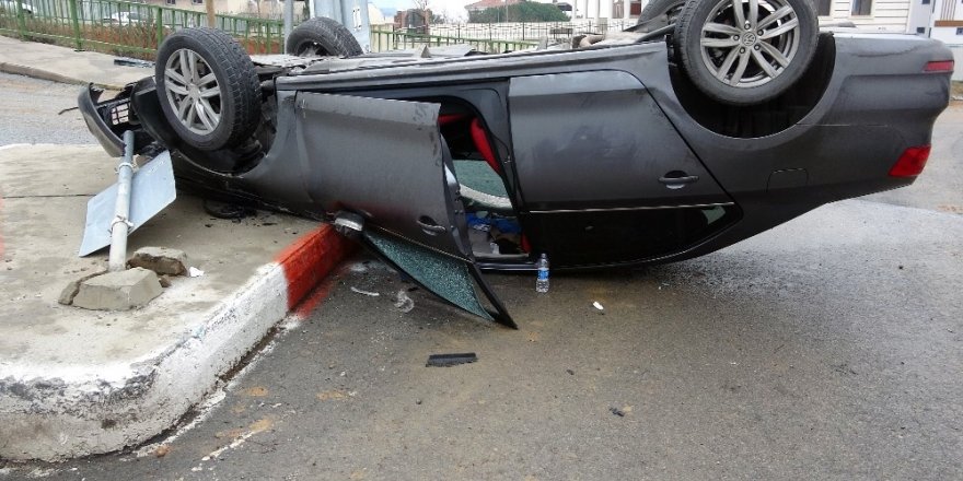 Kontrolden Çıkan Araç Takla Atıp Ters Döndü: 1 Yaralı