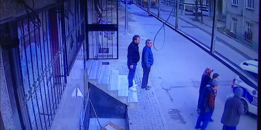 ARNAVUTKÖY'DE POMPALI TÜFEKLE RASTGELE ATEŞ EDEREK BÖYLE İLERLEDİ