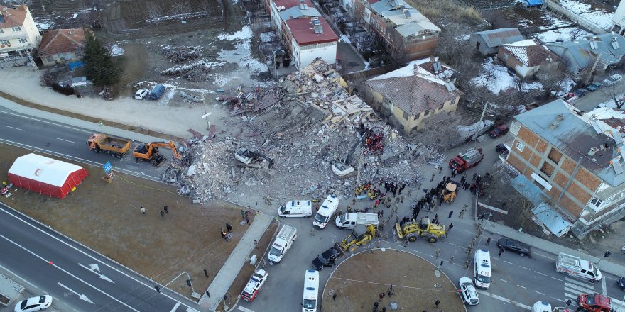 ELAZIĞ MERKEZLİ 6.8'LİK DEPREM, YURDUN DOĞUSUNU SALLADI: 20 ÖLÜ (9)