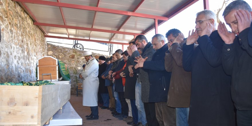 MALATYA'DA DEPREMDE ÖLEN ANNE VE OĞLU TOPRAĞA VERİLDİ