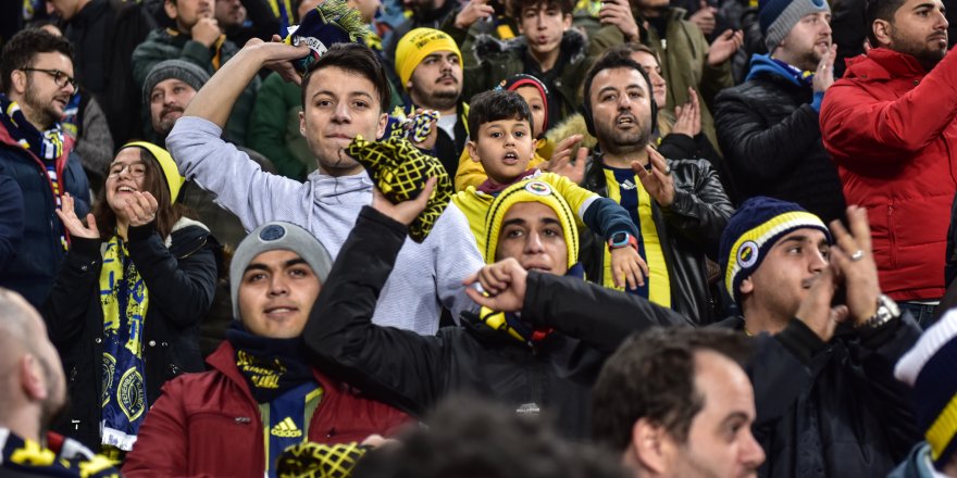 FENERBAHÇELİ TARAFTARLARDAN ELAZIĞ'DAKİ DEPREMZEDELERE DESTEK