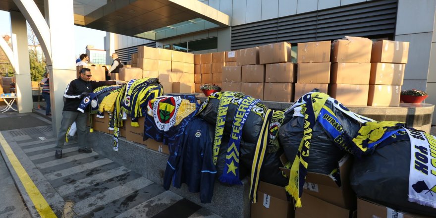 FENERBAHÇELİ TARAFTARLARIN YARDIM PAKETLERİ ELAZIĞ'A ULAŞTI