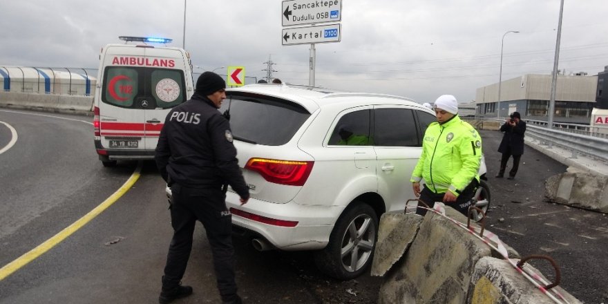 Sancaktepe’de Lüks Cip Beton Bariyerlere Girdi