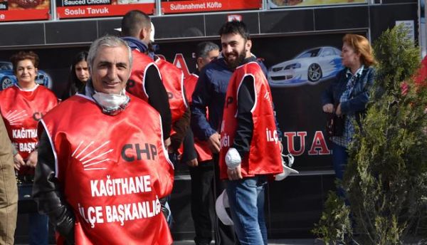 CHP Kağıthane örgütü baret takıp ‘1 Mayıs’a gitti