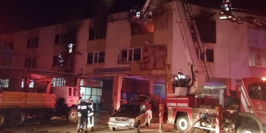 Tuzla’da Sünger Ve Koltuk Kılıfı İmalathanesi Alev Alev Yandı