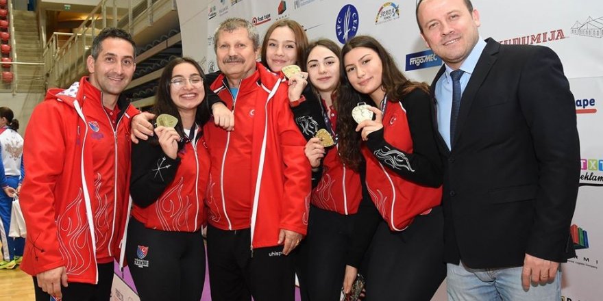 Genç Kadınlar Kılıç Takımı’ndan Bronz Madalya