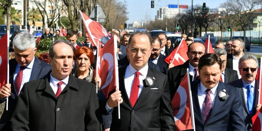 Beylikdüzü Belediye Meclisi Üyeleri Ve Vatandaşlar Şehitler İçin Yürüdü