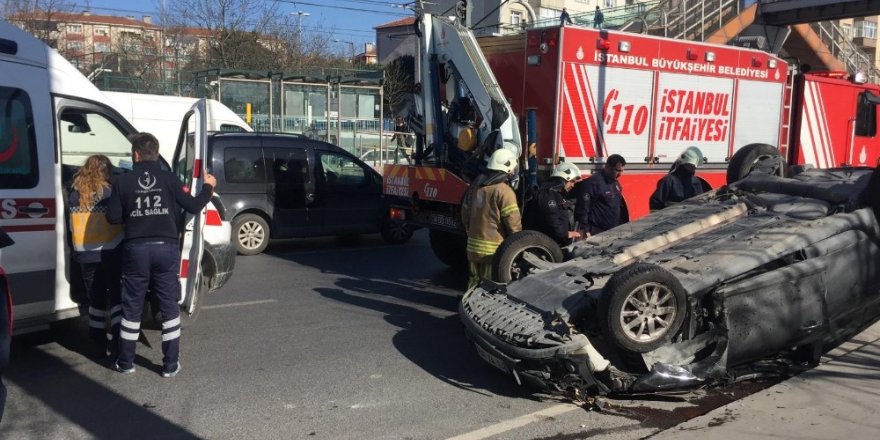 Makas Atan Sürücü Kamyonete Çarparak Takla Attı