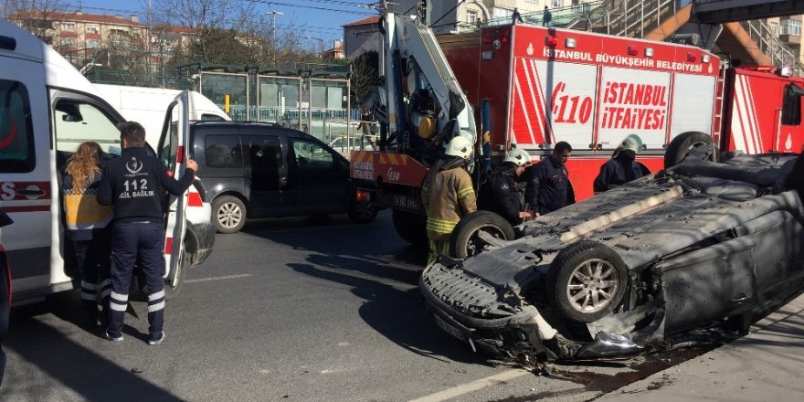 Makas Atan Sürücü Araçlara Çarpıp Takla Attı