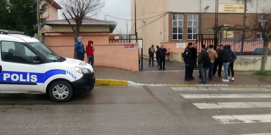 Pendik’te Lise Öğrencileri İle Gençlerin Kavgası Kanlı Bitti: 3 Yaralı