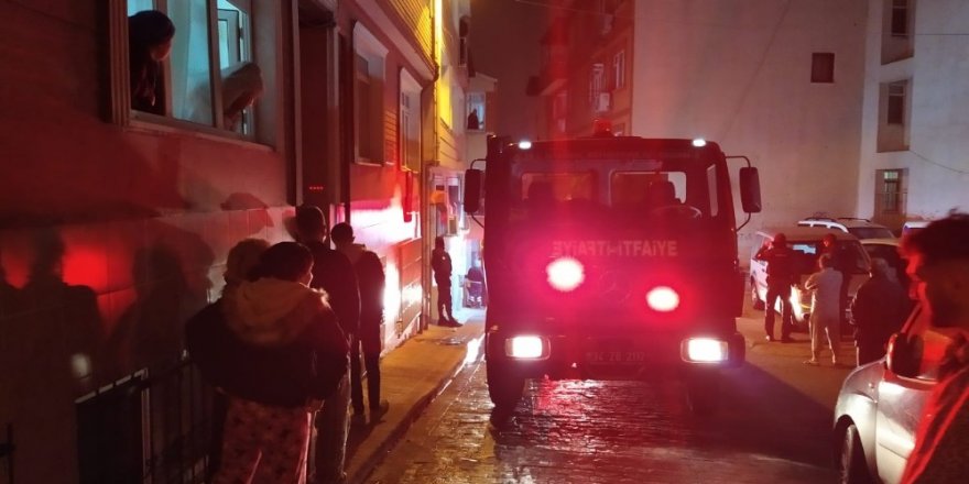 Beyoğlu’nda Bina Girişindeki Yangın Panik Oluşturdu